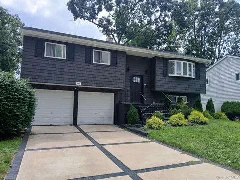 807 Iris Place