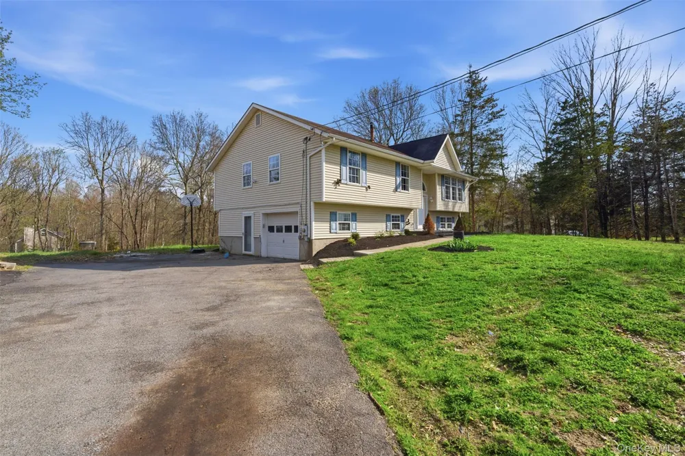 600 Twin Arch Road Rock Tavern, NY 12575