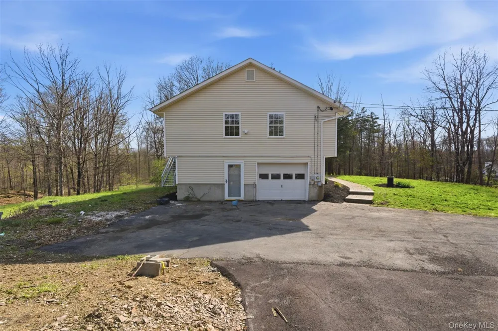 600 Twin Arch Road Rock Tavern, NY 12575