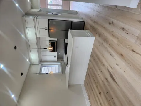 14 Hausman st #2R