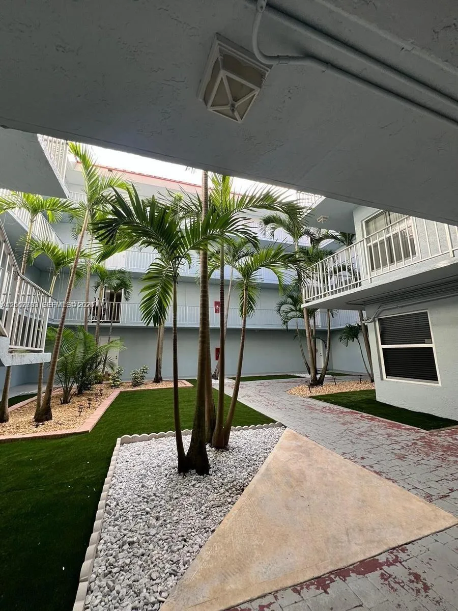 405 S Pine Island Rd #401D Plantation, FL 33324