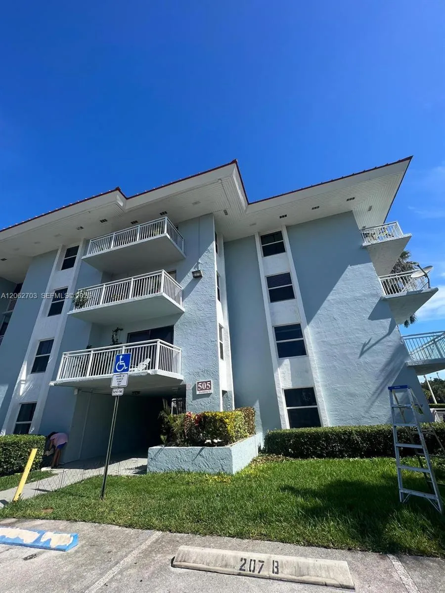 405 S Pine Island Rd #401D Plantation, FL 33324