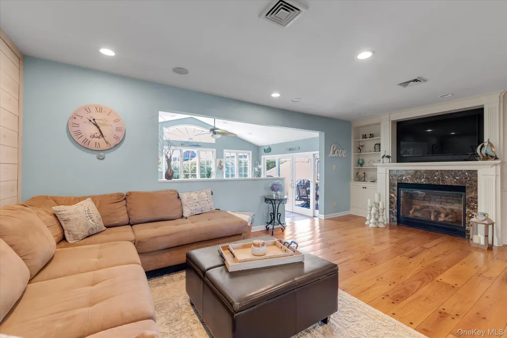 6 Montgomery Lane Bay Shore, NY 11706