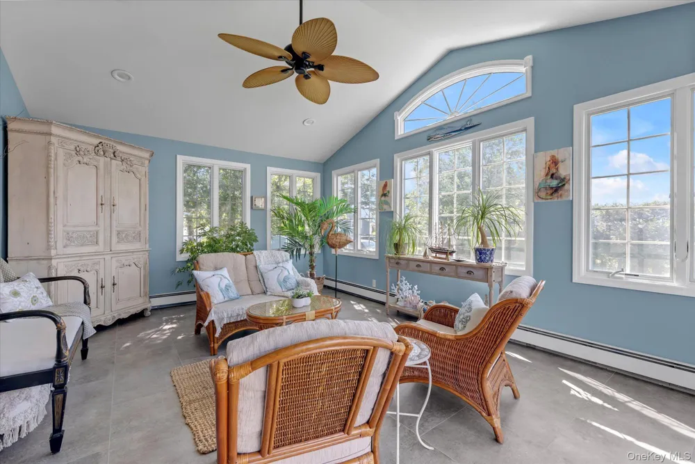 6 Montgomery Lane Bay Shore, NY 11706