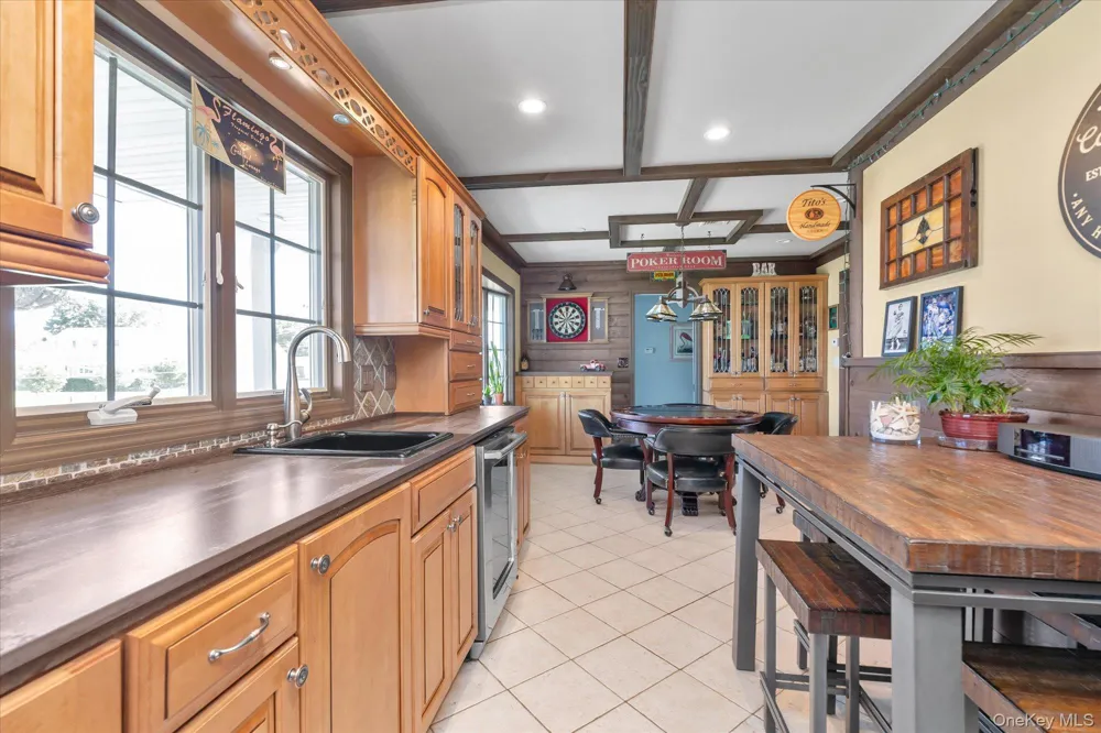 6 Montgomery Lane Bay Shore, NY 11706