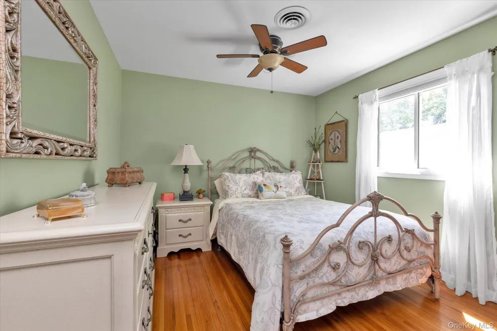 6 Montgomery Lane Bay Shore, NY 11706
