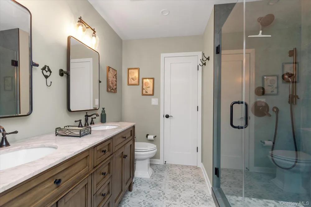 6 Montgomery Lane Bay Shore, NY 11706