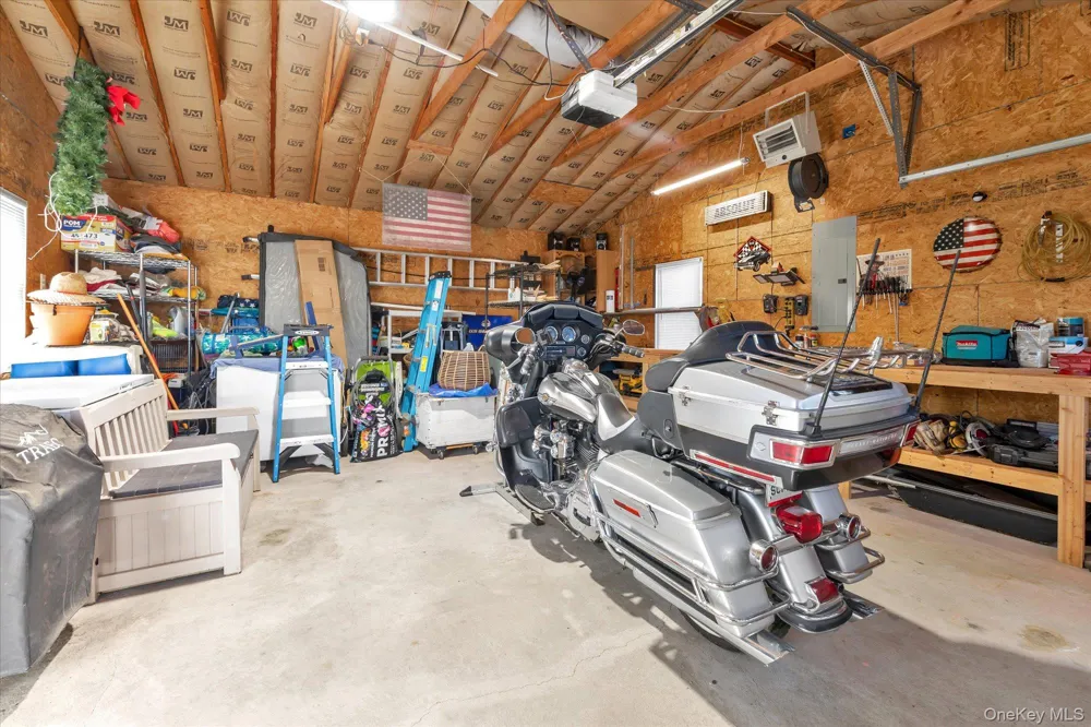 6 Montgomery Lane Bay Shore, NY 11706