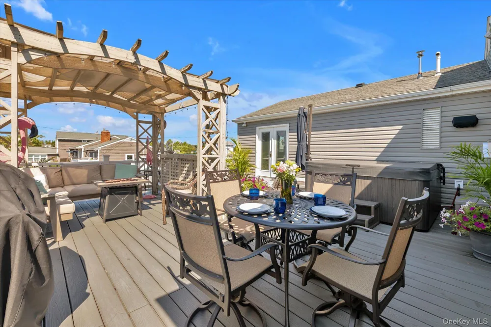 6 Montgomery Lane Bay Shore, NY 11706