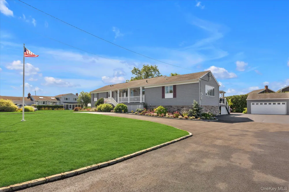 6 Montgomery Lane Bay Shore, NY 11706