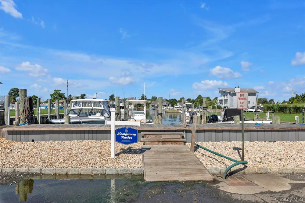 6 Montgomery Lane Bay Shore, NY 11706