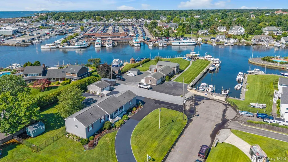 6 Montgomery Lane Bay Shore, NY 11706