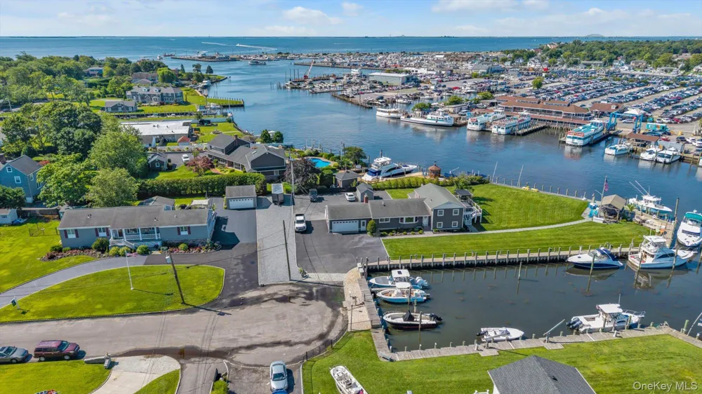 6 Montgomery Lane Bay Shore, NY 11706