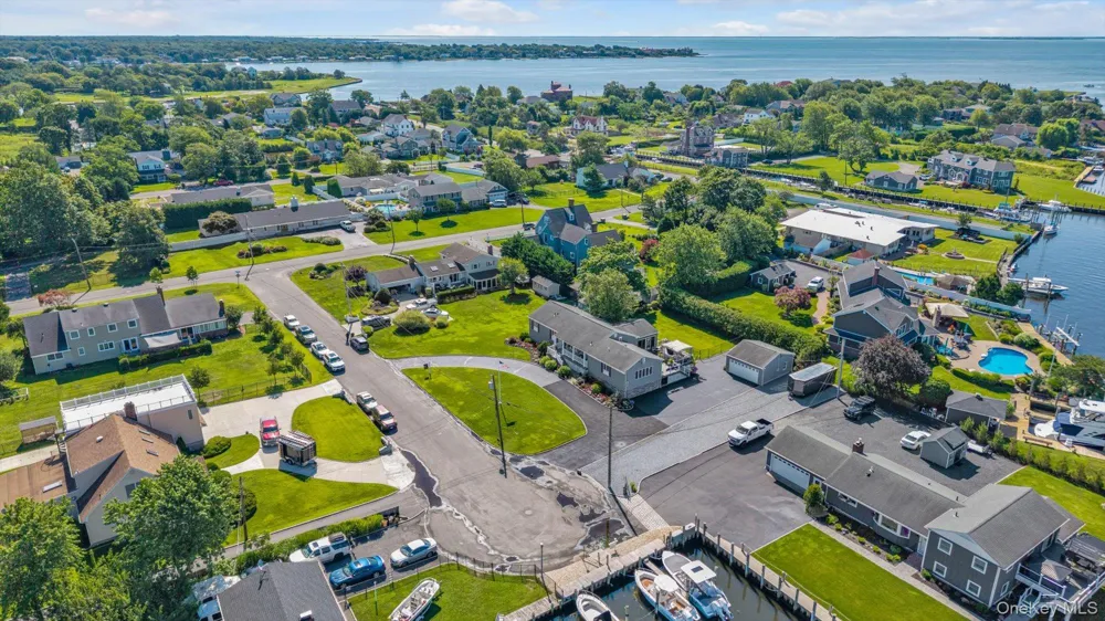 6 Montgomery Lane Bay Shore, NY 11706