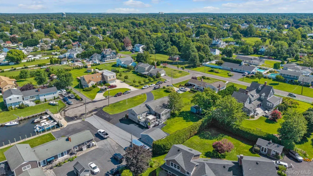 6 Montgomery Lane Bay Shore, NY 11706