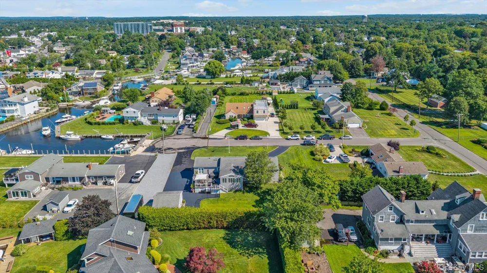 6 Montgomery Lane Bay Shore, NY 11706