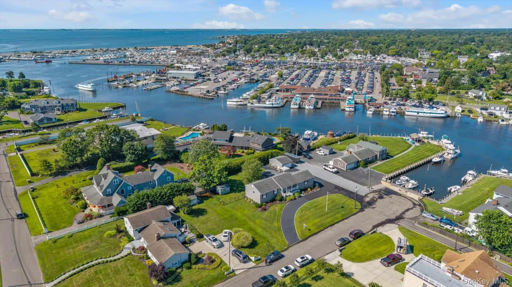 6 Montgomery Lane Bay Shore, NY 11706