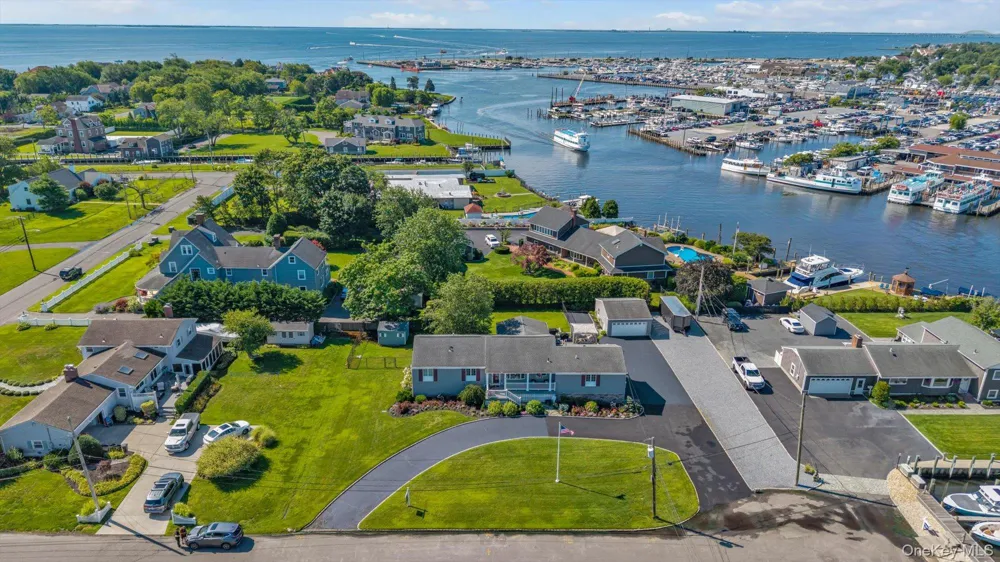 6 Montgomery Lane Bay Shore, NY 11706