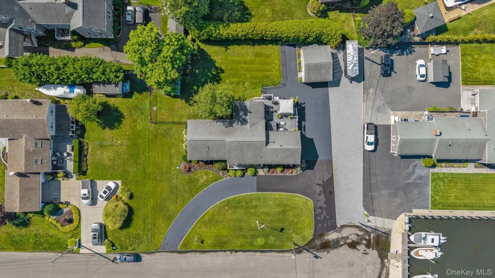 6 Montgomery Lane Bay Shore, NY 11706