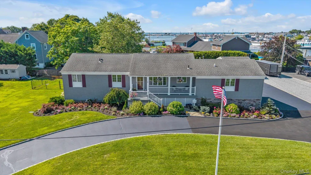 6 Montgomery Lane Bay Shore, NY 11706