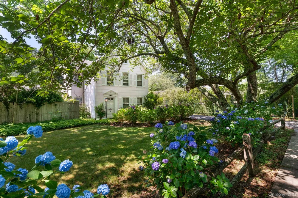 93 Buell Lane East Hampton, NY 11937