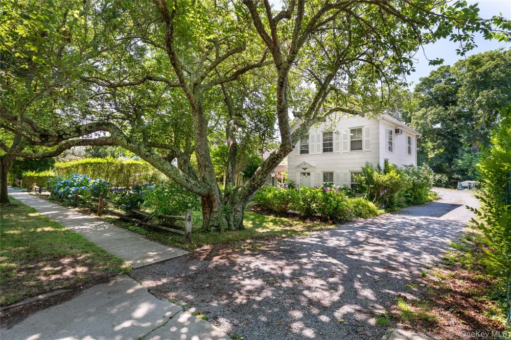 93 Buell Lane East Hampton, NY 11937