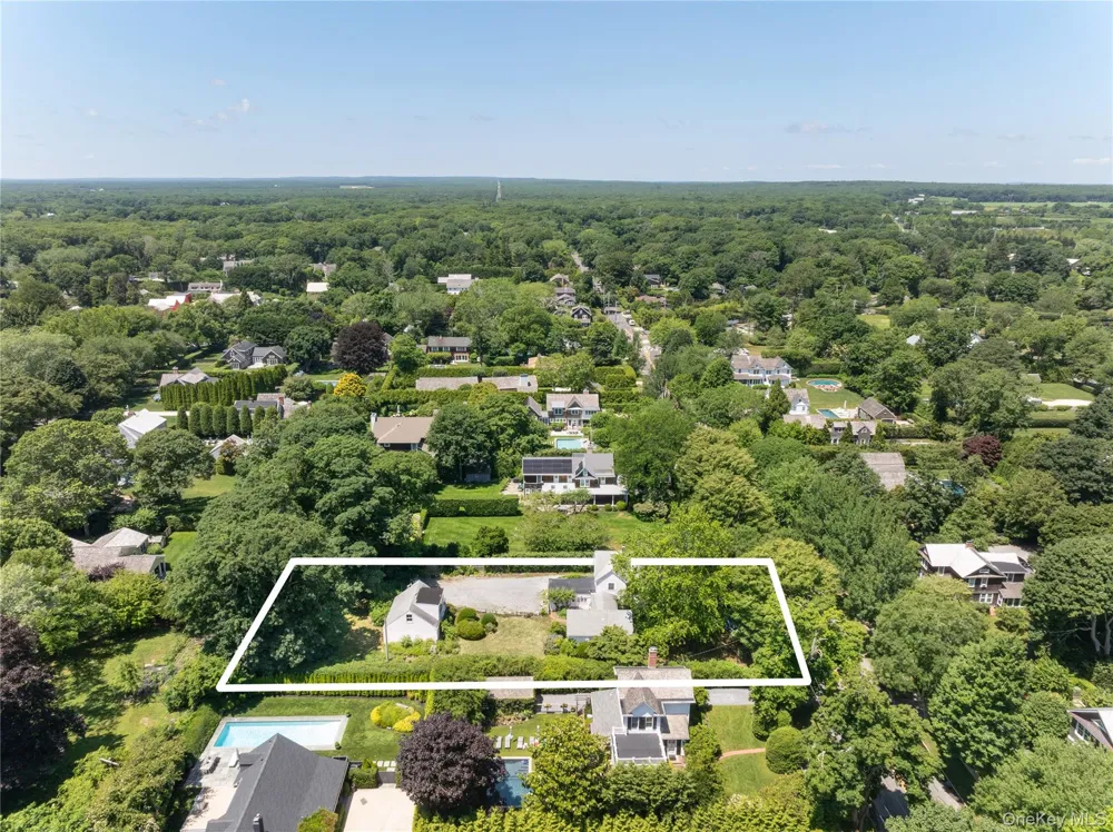 93 Buell Lane East Hampton, NY 11937
