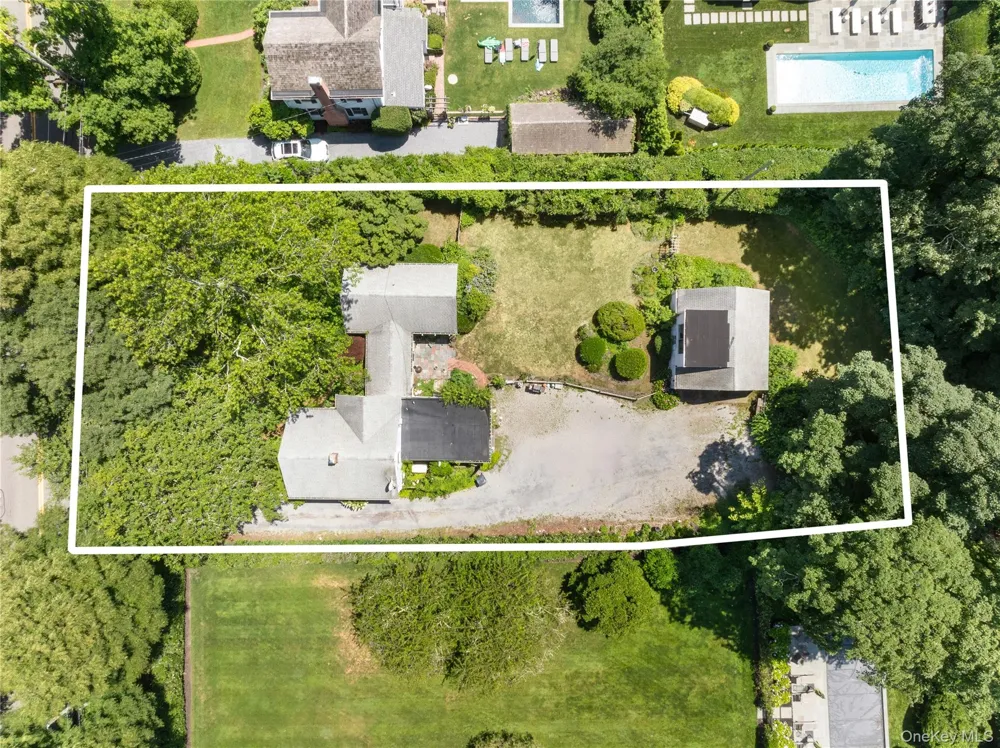 93 Buell Lane East Hampton, NY 11937