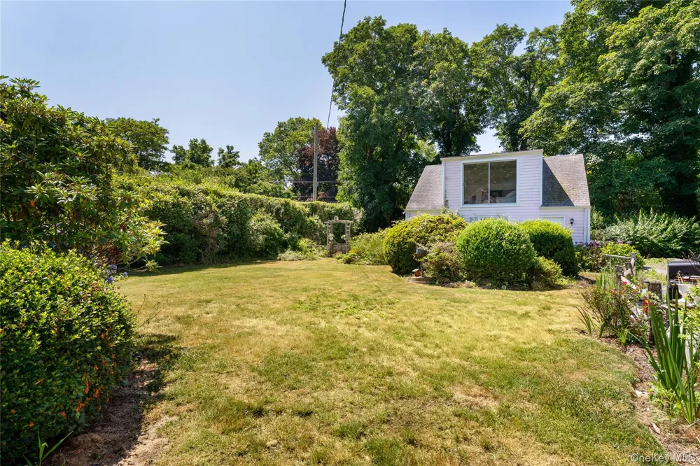 93 Buell Lane East Hampton, NY 11937