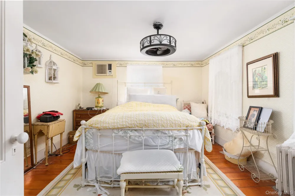 93 Buell Lane East Hampton, NY 11937