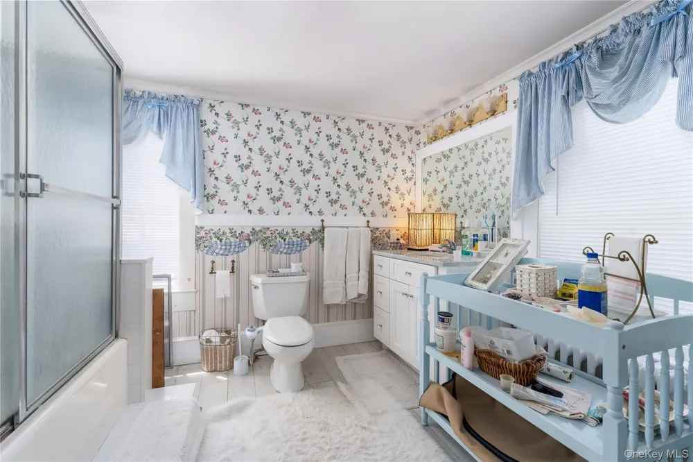 93 Buell Lane East Hampton, NY 11937