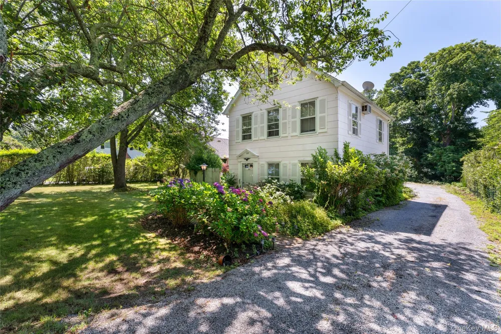93 Buell Lane East Hampton, NY 11937