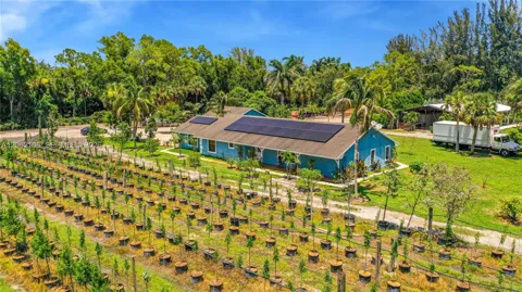2587 E Rd