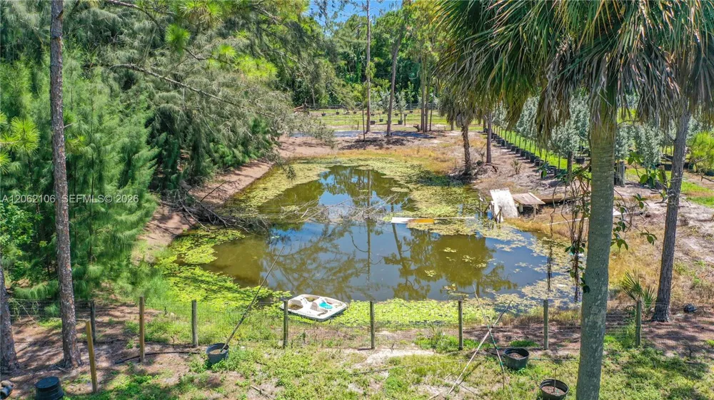 2587 E Rd Loxahatchee, FL 33470