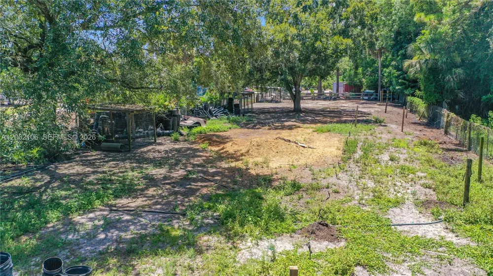 2587 E Rd Loxahatchee, FL 33470