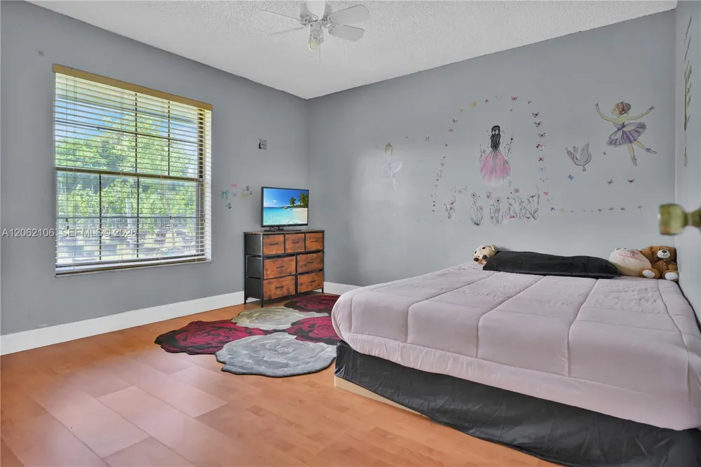 2587 E Rd Loxahatchee, FL 33470