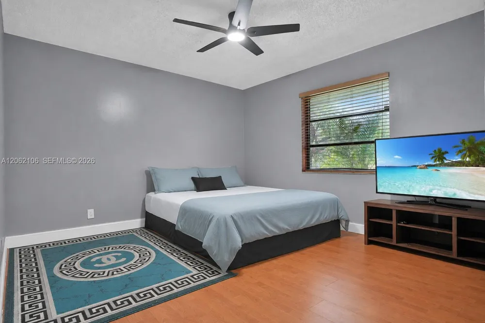 2587 E Rd Loxahatchee, FL 33470