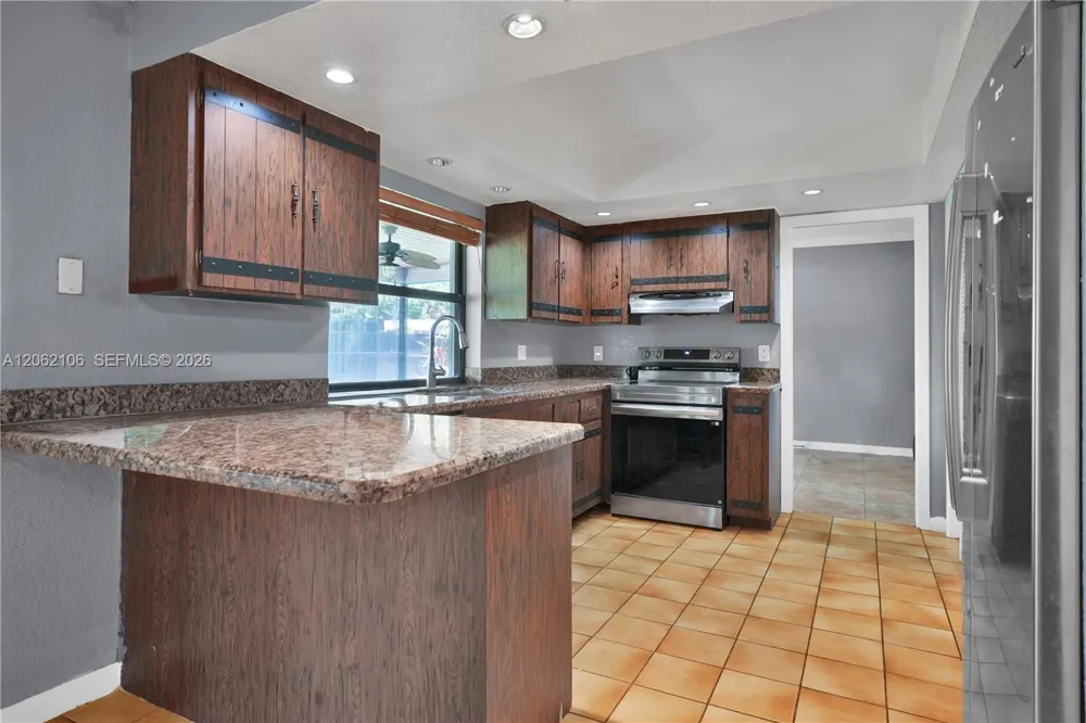 2587 E Rd Loxahatchee, FL 33470