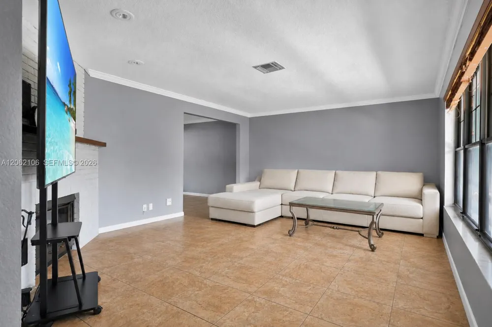 2587 E Rd Loxahatchee, FL 33470