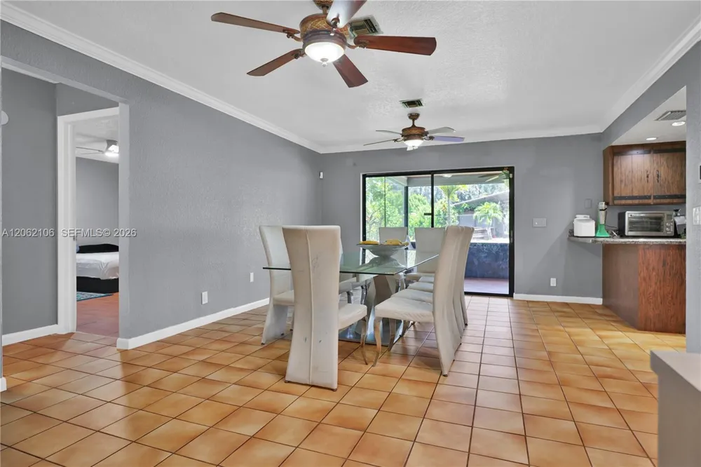2587 E Rd Loxahatchee, FL 33470