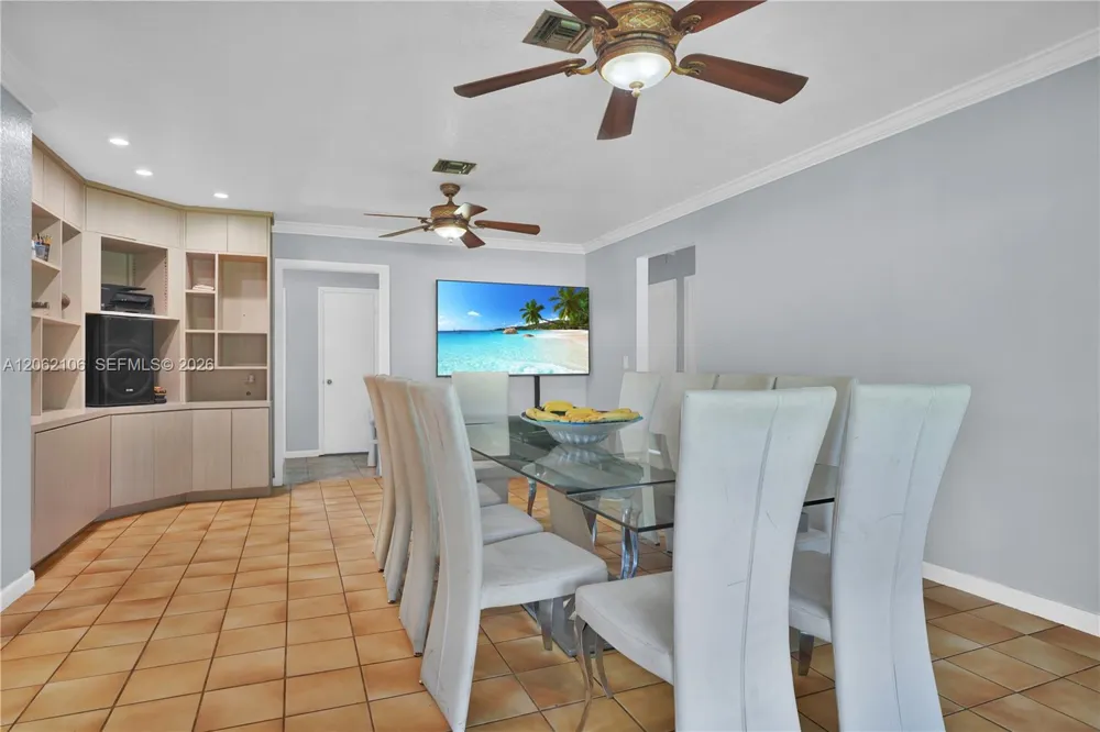 2587 E Rd Loxahatchee, FL 33470