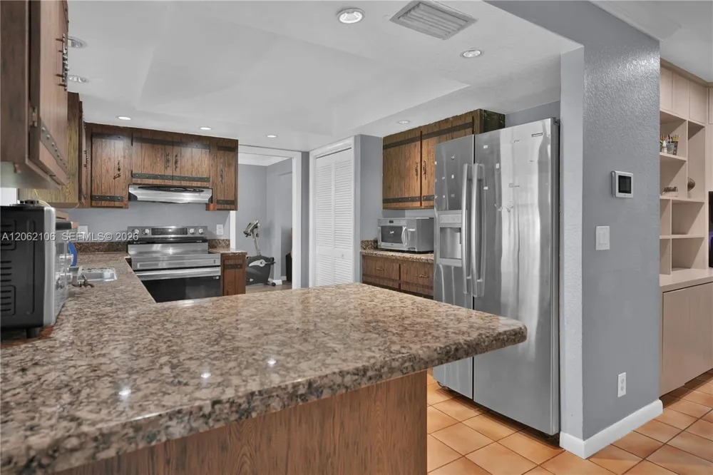 2587 E Rd Loxahatchee, FL 33470
