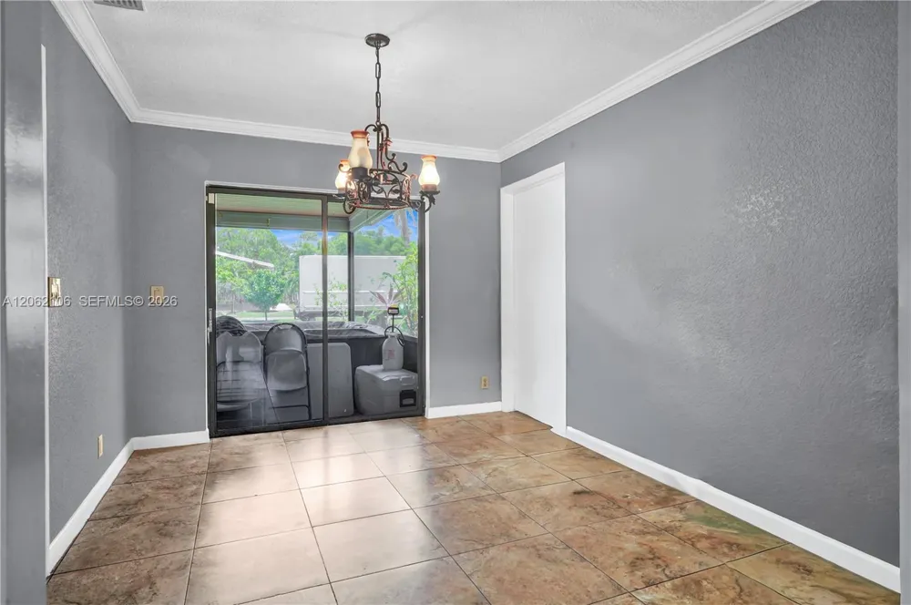 2587 E Rd Loxahatchee, FL 33470