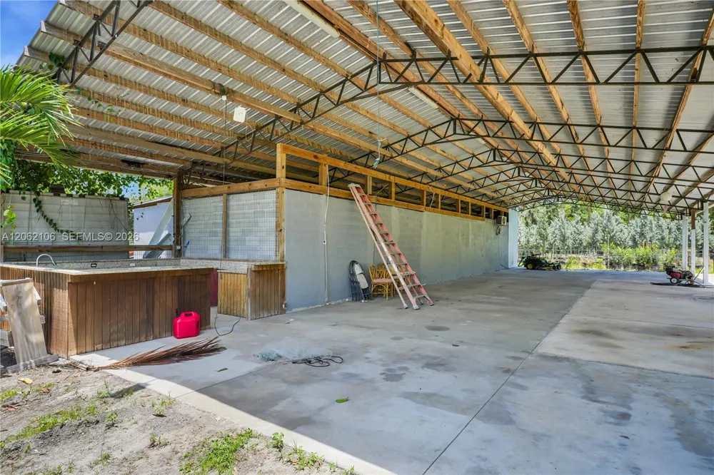 2587 E Rd Loxahatchee, FL 33470