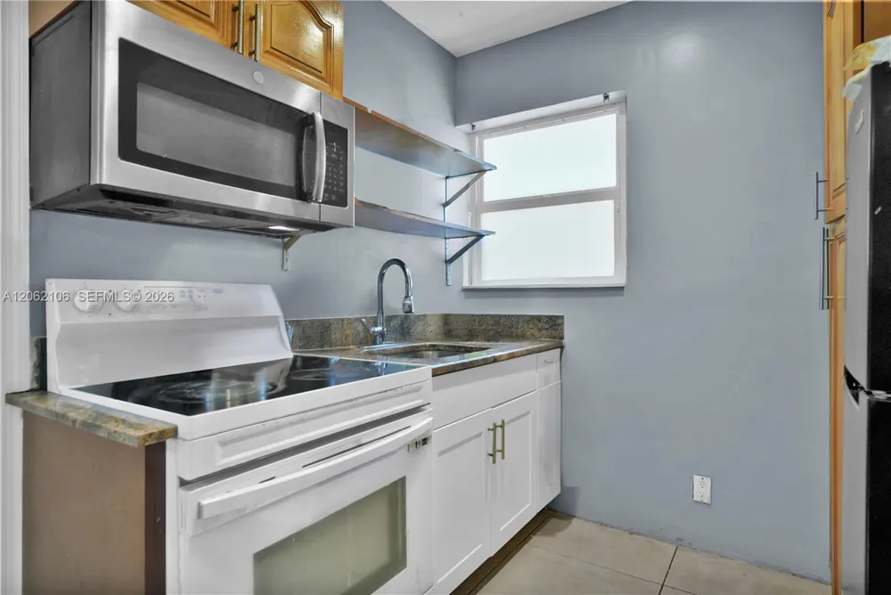 2587 E Rd Loxahatchee, FL 33470