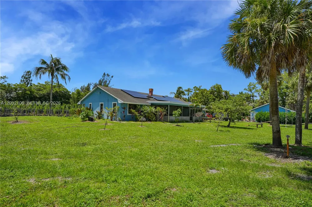 2587 E Rd Loxahatchee, FL 33470