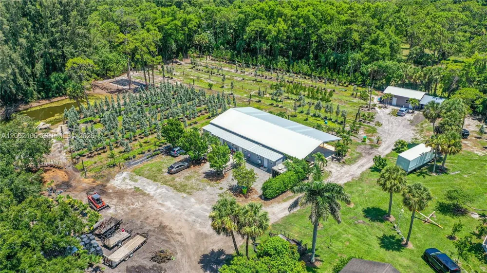 2587 E Rd Loxahatchee, FL 33470