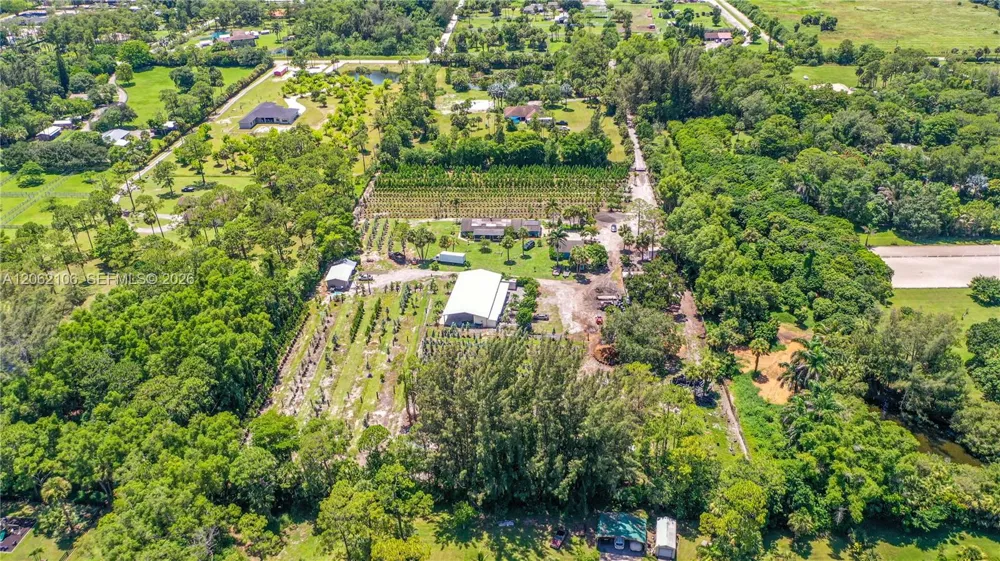 2587 E Rd Loxahatchee, FL 33470