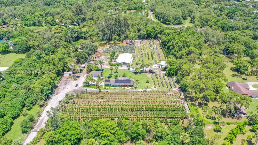 2587 E Rd Loxahatchee, FL 33470