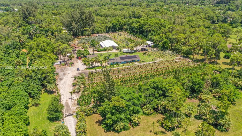 2587 E Rd Loxahatchee, FL 33470